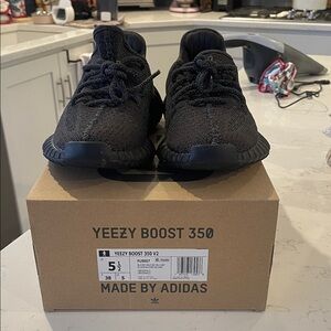 Adidas Yeezy Boost 350 V2 Kids Sneakers - Black
